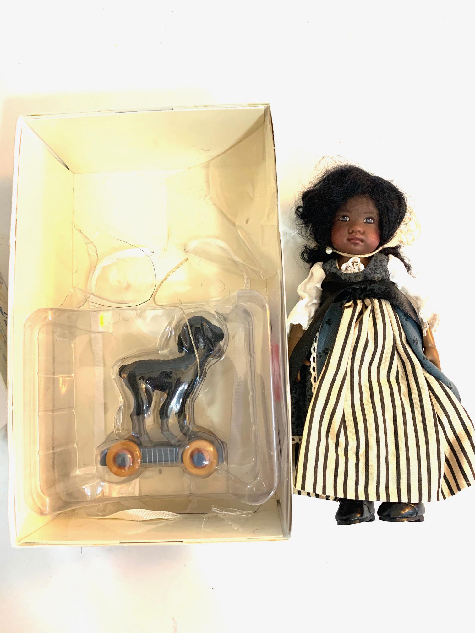 Doll Artist Helen Kish Little Mary & her Lamb: 8" Vinyl Helen Kish Doll; Little Mary & her Lamb; original box; bonnet; original clothes; original wig. We do our best to list all possible flaws, these are vintage/antique dolls and are NOT perfect. 