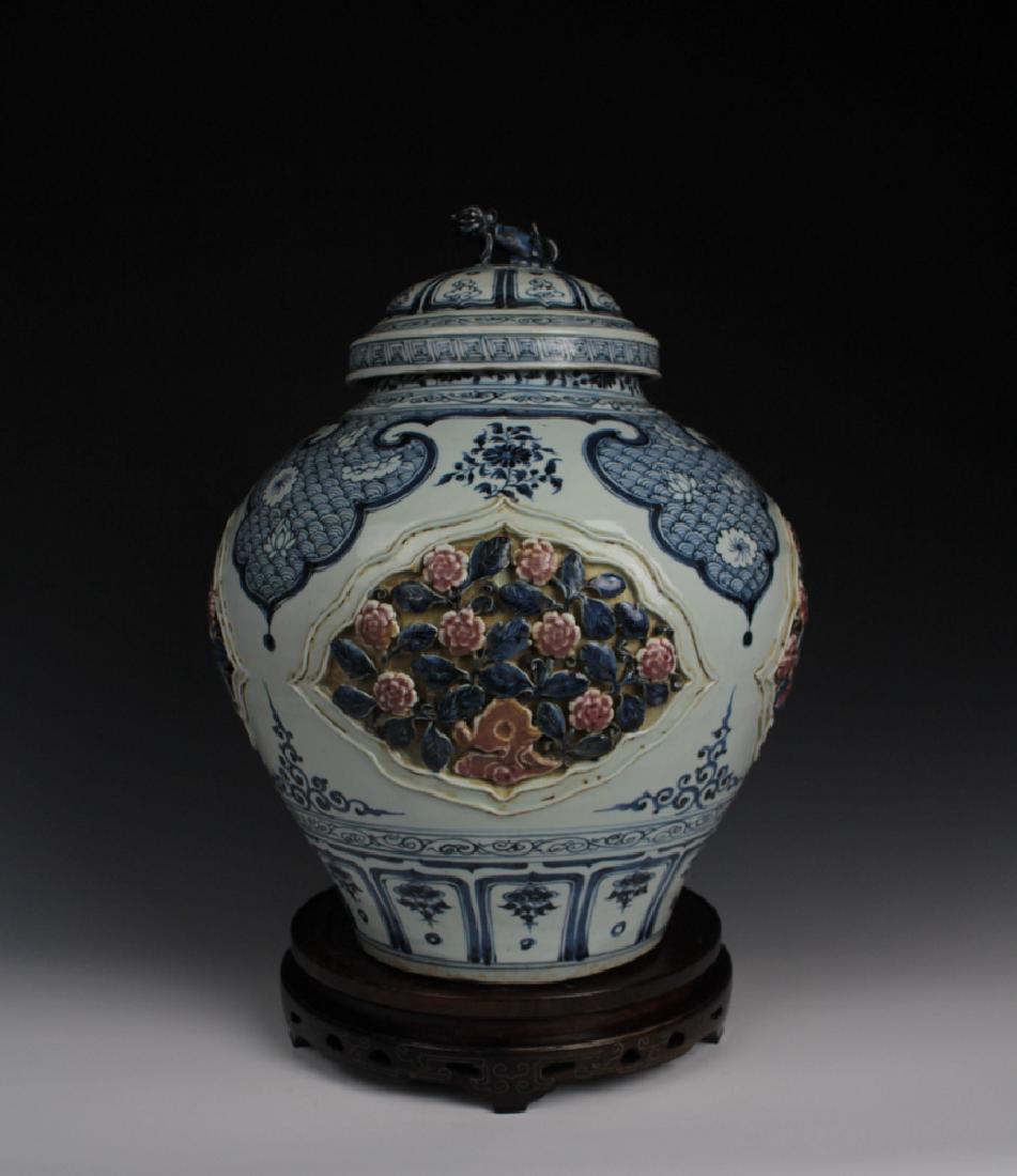 LARGE CHINESE PORCELAIN BLUE AND WHITE RED UNDER GLAZE (1 of 9)