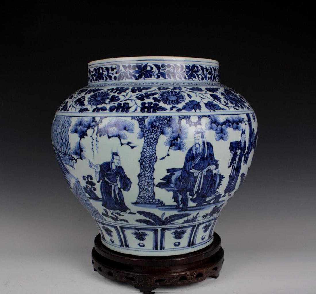 CHINESE PORCELAIN BLUE AND WHITE FIGURES JAR (1 of 6)