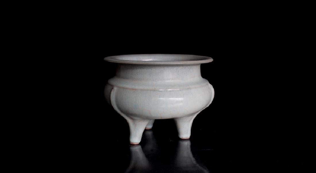 CHINESE PORCELAIN CELADON GE CENSER (1 of 5)