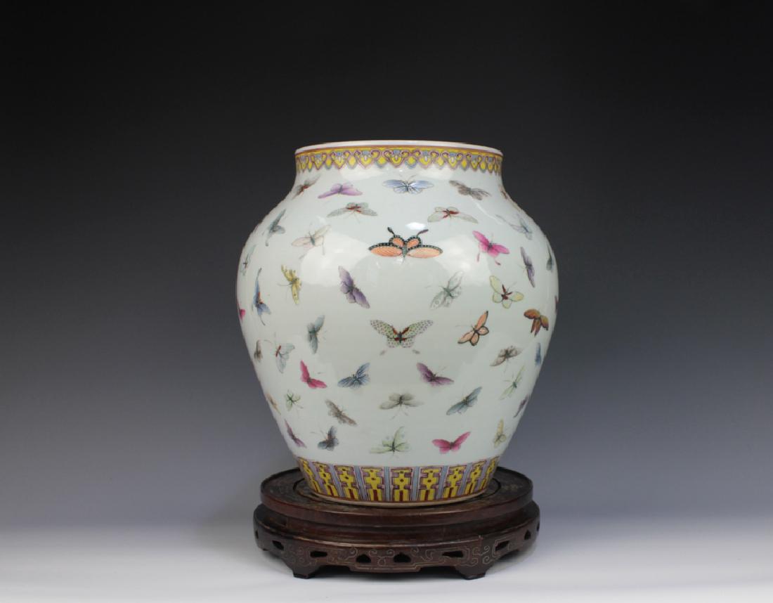CHINESE PORCELAIN FAMILLE ROSE BUTTERFLY JAR (1 of 4)