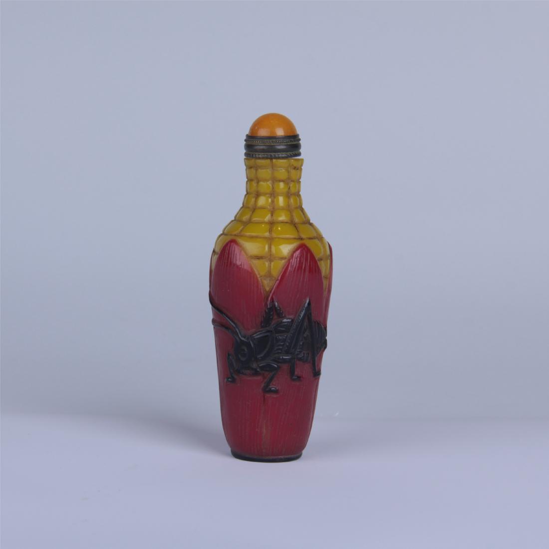 CHINESE PEKING GLASS CORN SNUFF BOTTLE: CHINESE PEKING GLASS CORN SNUFF BOTTLE. H. 8 cm. Diam. 3 cm. Domestic shipping $10 and oversea $30. Combined shipping available. Local pickup at our NJ warehouse available. Contact us in advance if yo