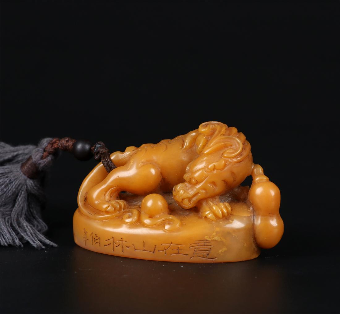 CHINESE TIANHUANG STONE BEAST SEAL (1 of 7)