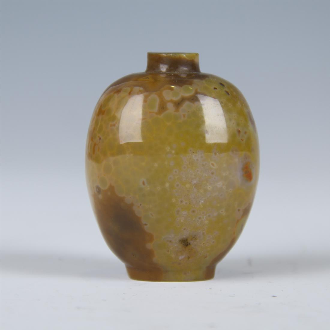 CHINESE AGATE SUNFF BOTTLE: CHINESE AGATE SUNFF BOTTLE. H. 6 cm. W. 4.5 cm. T. 3.5 cm. Weight 115 gram. Free delivery to most Northeast states. Free shipping to US address except the large, very fragile items and specially menti