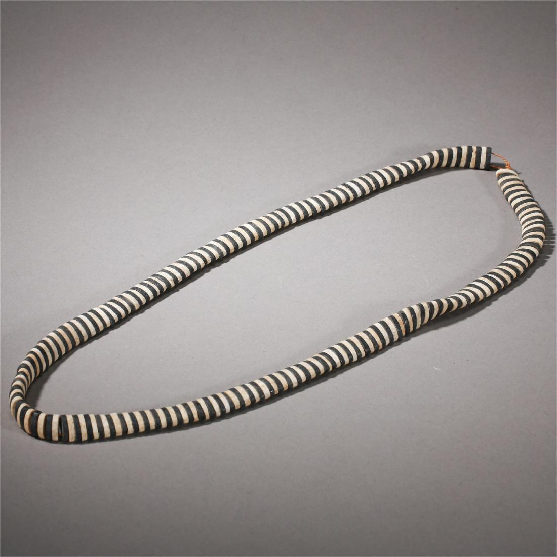 CHINESE BLACK AND WHITE JADE BEAD NECKLACE (1 of 9)