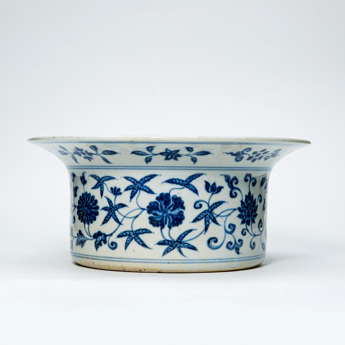 CHINESE PORCELAIN BLUE AND WHITE FLOWER BASIN (1 of 9)