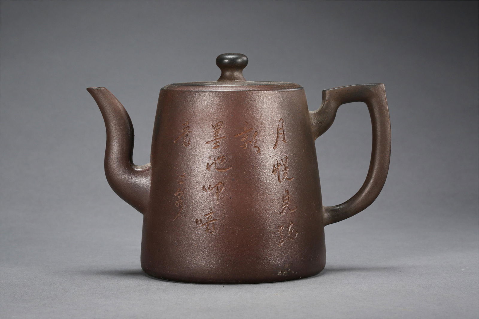 CHINESE YIXING ZISHA CLAY TEA POT (1 of 9)