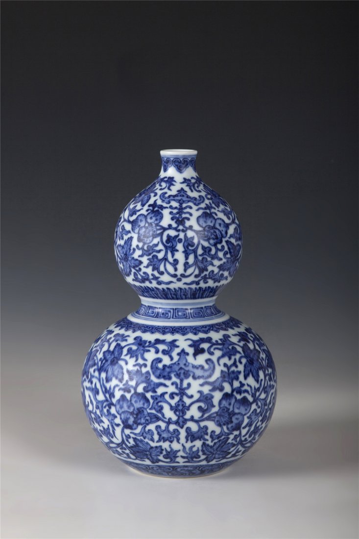 CHINESE PORCELAIN BLUE AND WHITE GOURD VASE (1 of 2)