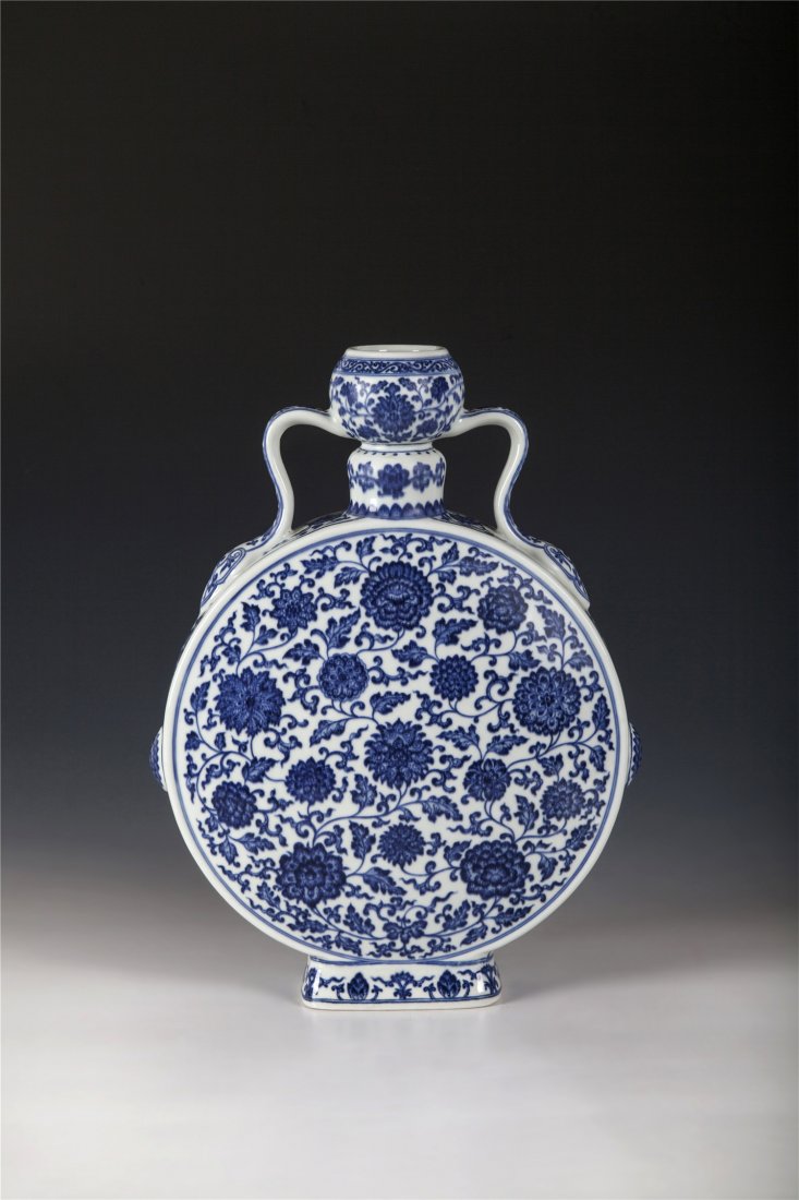 CHINESE PORCELAIN BLUE AND WHITE MOON FLASK VASE (1 of 3)