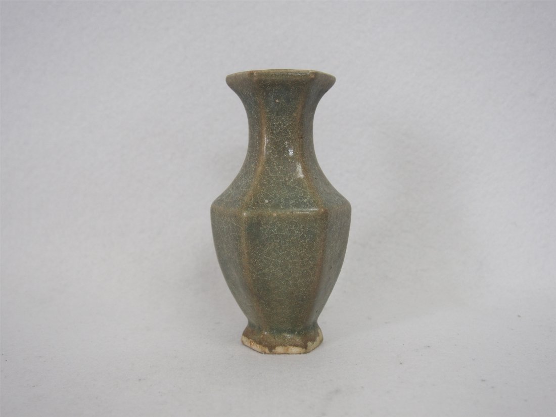 CHINESE PORCELAIN BLUE GLAZED VASE (1 of 4)