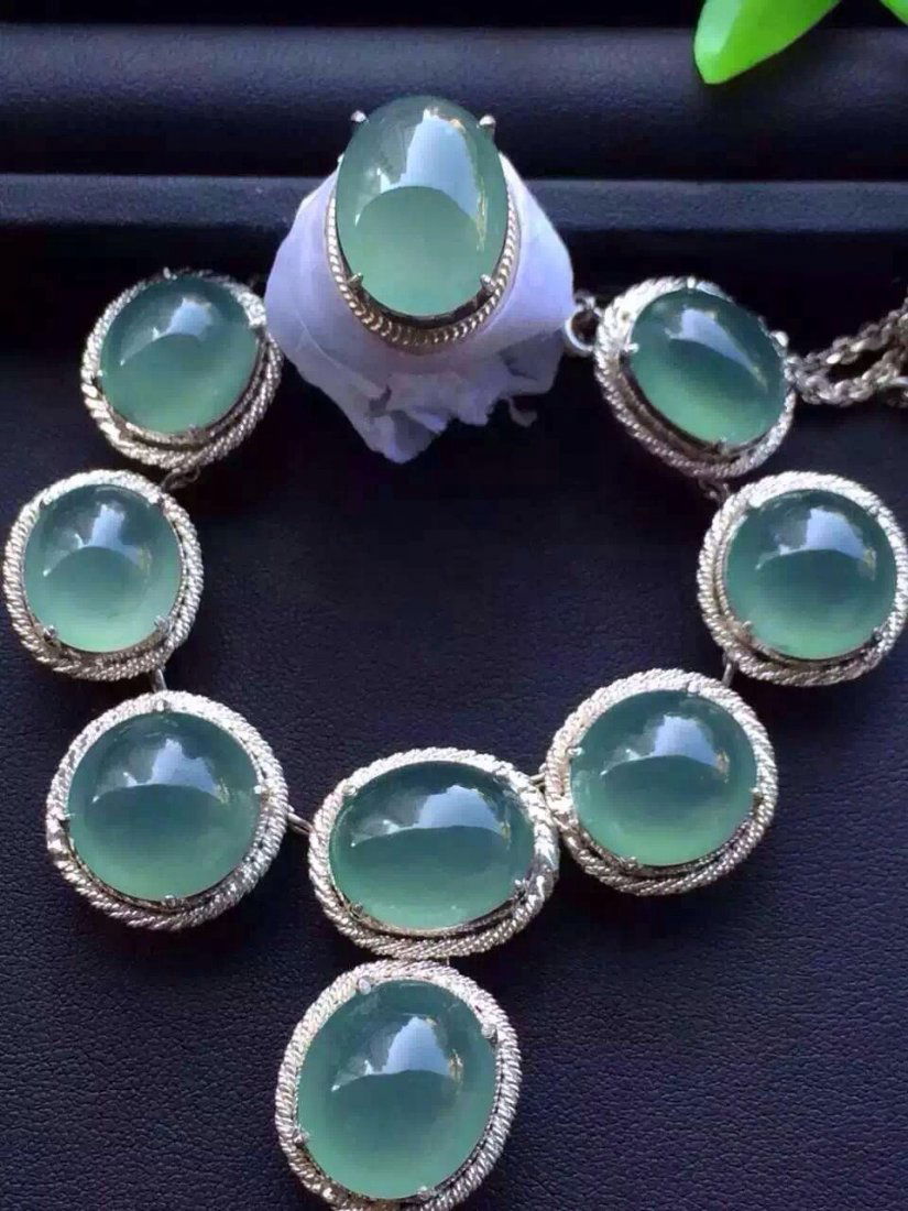 NATURAL JADEITE NECKLACE AND RING (1 of 5)