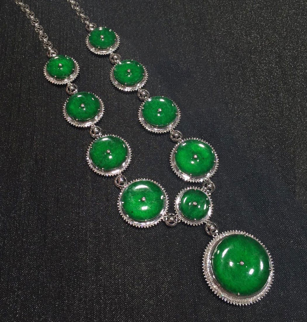 CHINESE NATURAL JADEITE NECKLACE (1 of 4)