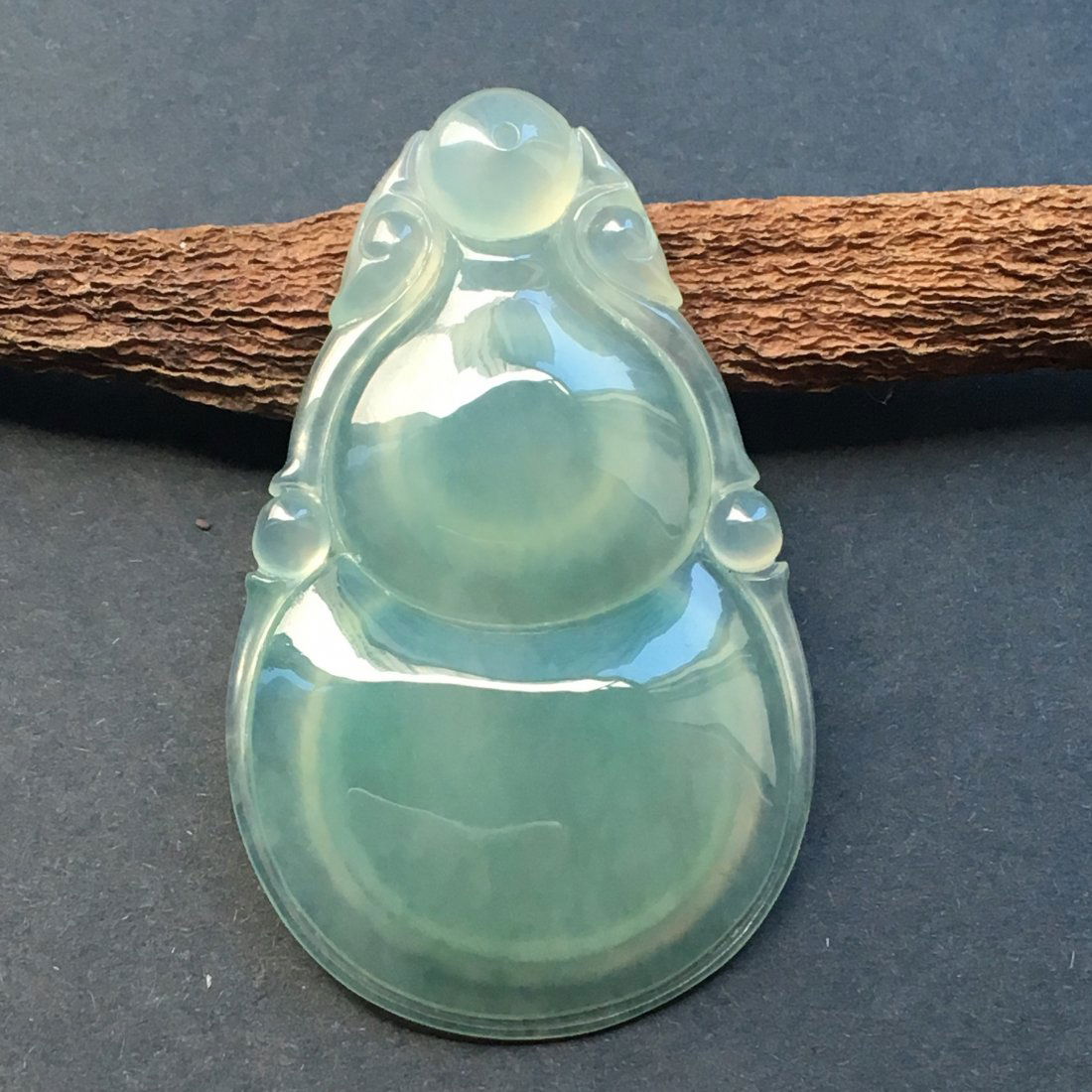 NATURAL JADEITE GOURD SHAPED PENDANT (1 of 3)