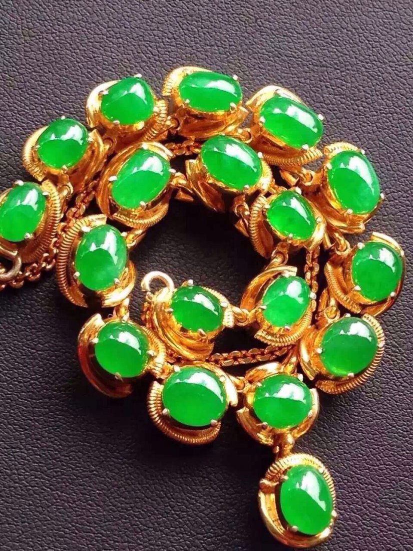 NATURAL JADEITE NCEKLACE (1 of 4)