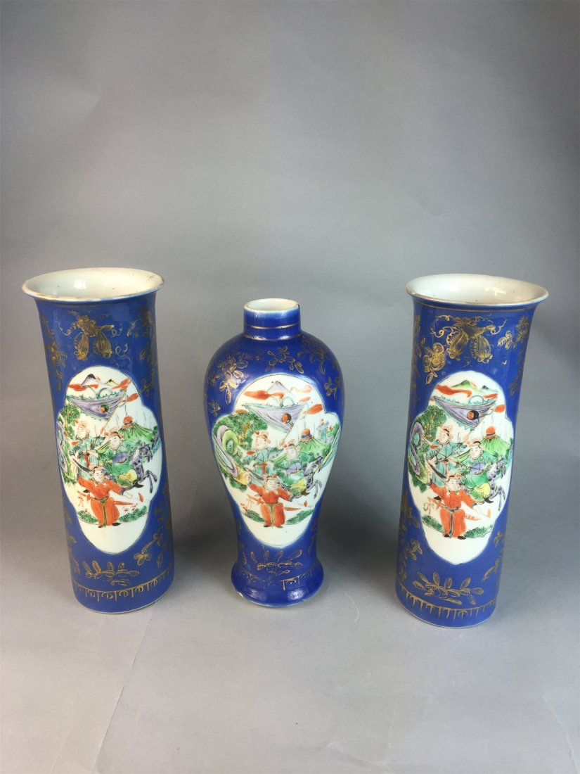 THREE CHINESE EXPORT PORCELAIN FAMILLE ROSE VASES (1 of 7)