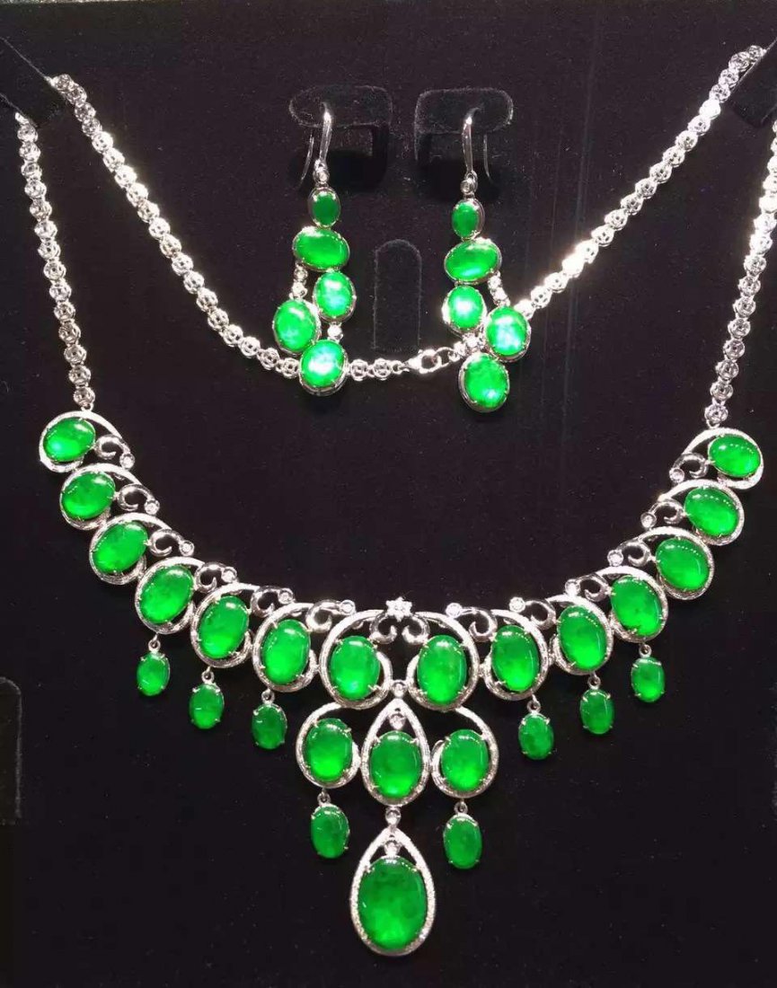 NATURAL JADEITE NECKLACE EARRINGS (1 of 5)