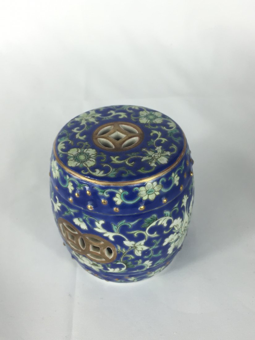 THREE ASSORTED CHINESE PORCELAIN ITEMS (1 of 10)