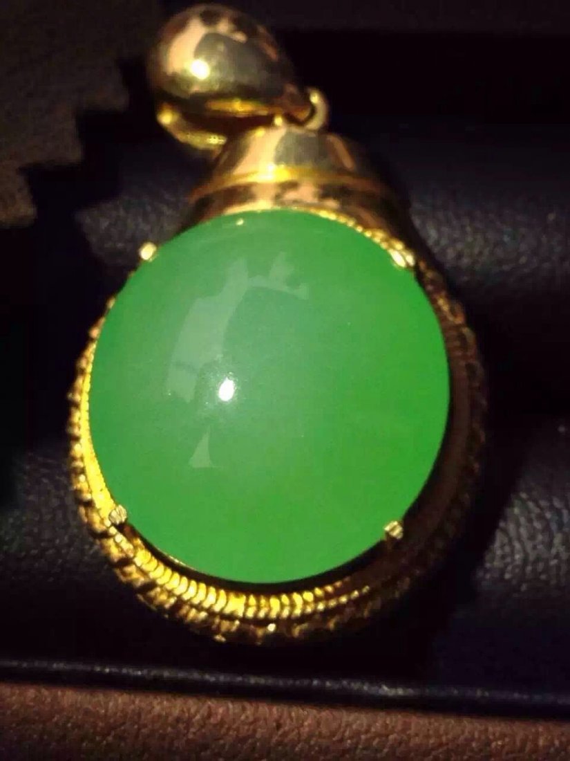 NATURAL JADEITE PENDANT (1 of 5)