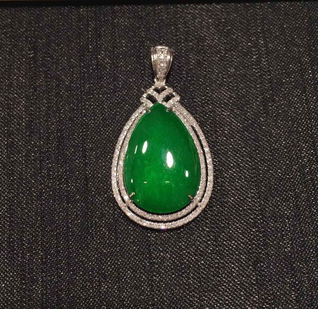 18K GOLD DIAMOND JADEITE WATERDROP SHAPED PENDANT (1 of 3)