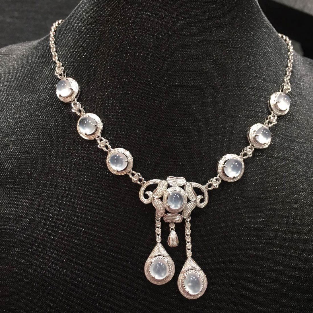 18K GOLD DIAMOND JADEITE NECKLACE (1 of 5)