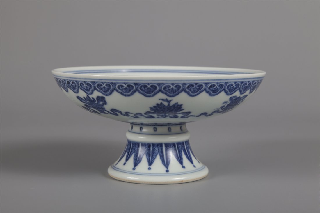 CHINESE PORCELAIN BLUE AND WHITE STEM CUP (1 of 4)