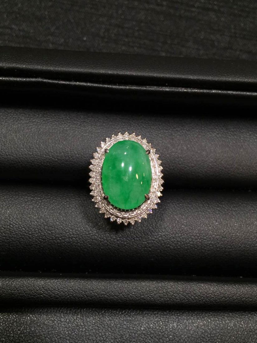 18K GOLD DIAMOND NATURAL JADEITE OVAL RING (1 of 3)