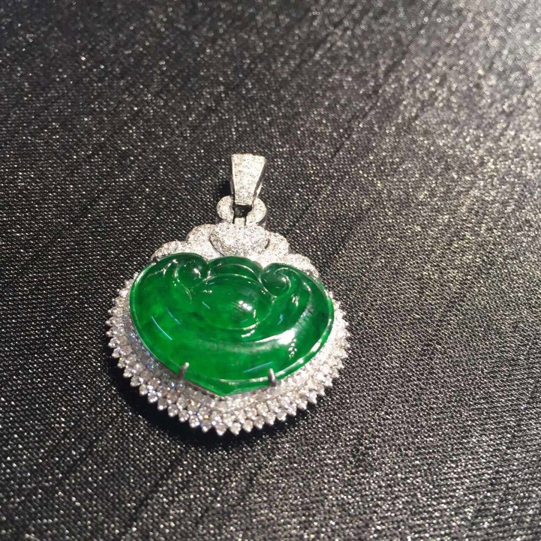 18K GOLD DIAMOND NATURAL JADEITE PENDANT (1 of 3)