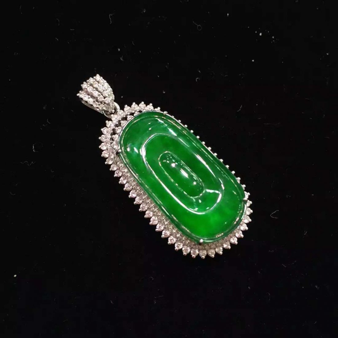 18K GOLD DIAMOND NATURAL JADEITE OVAL PENDANT (1 of 3)