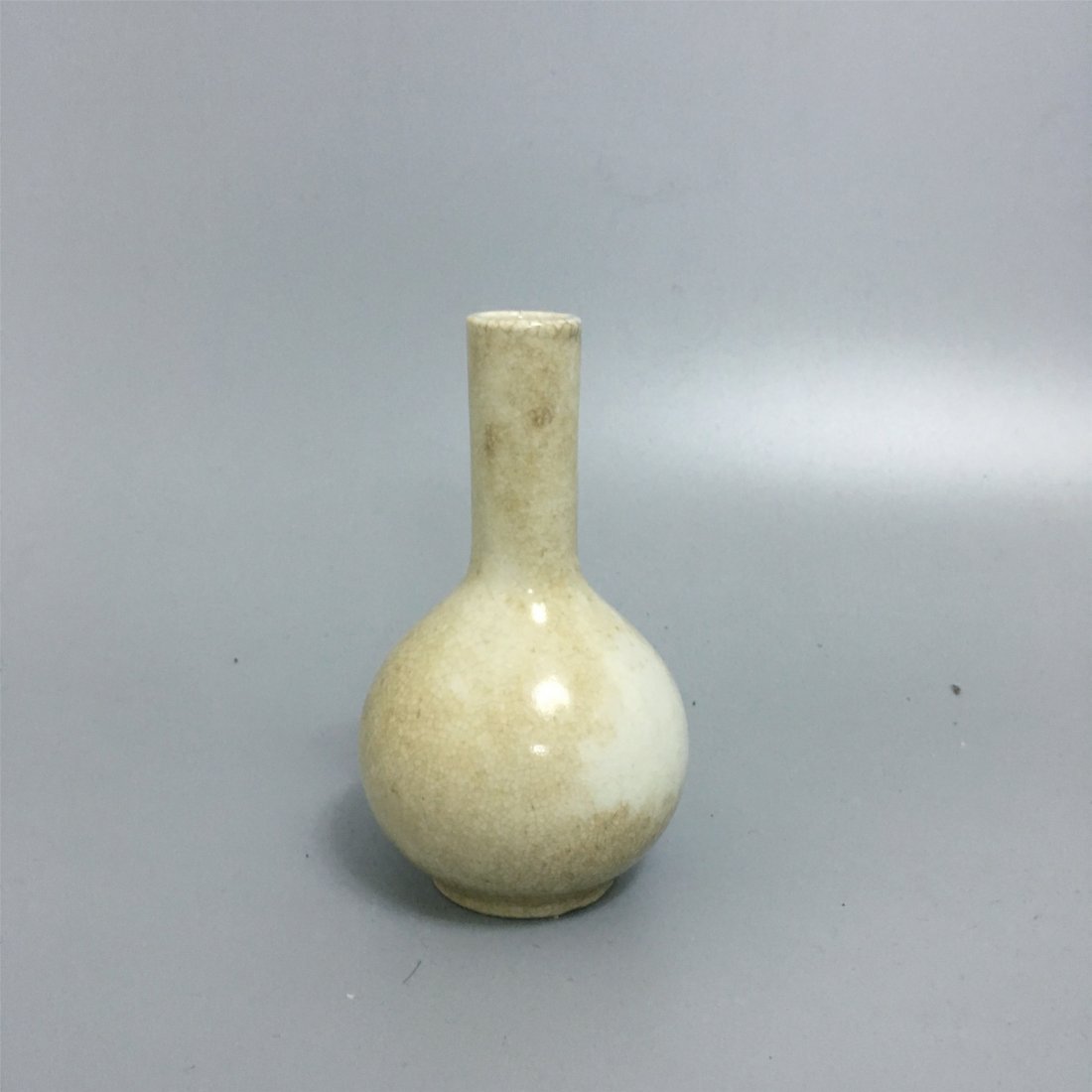CHINESE PORCELAIN GE KILN VASE (1 of 3)
