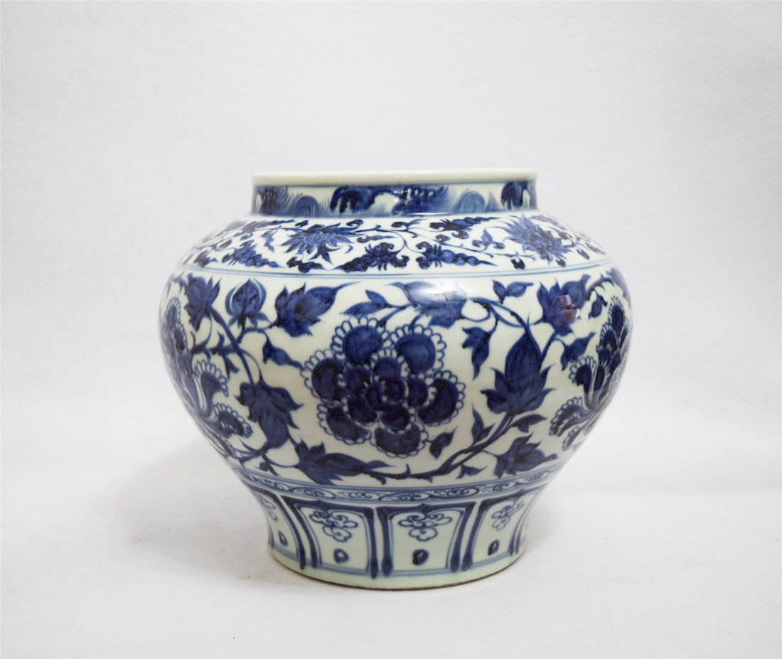 CHINESE PORCELAIN BLUE AND WHITE JAR (1 of 6)