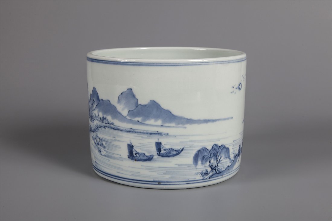 CHINESE PORCELAIN BLUE AND WHITE BRUSH POT (1 of 3)
