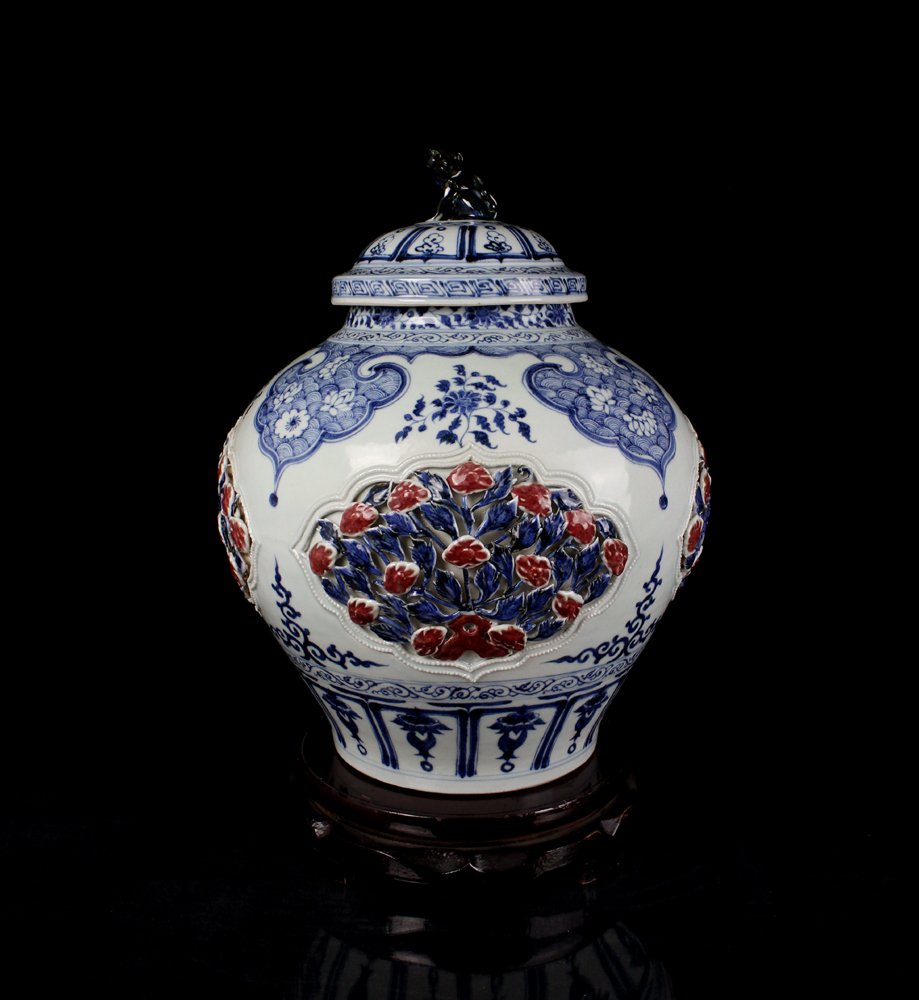 CHINESE PORCELAIN BLUE AND WHITE RED UNDERGLAZE LIDDED (1 of 6)