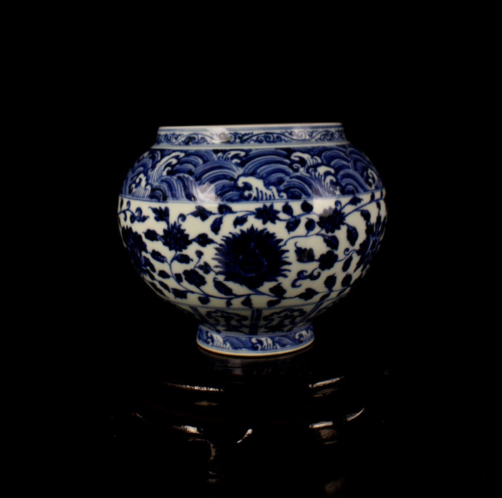 CHINESE PORCELAIN BLUE AND WHITE FLOWER JAR (1 of 6)