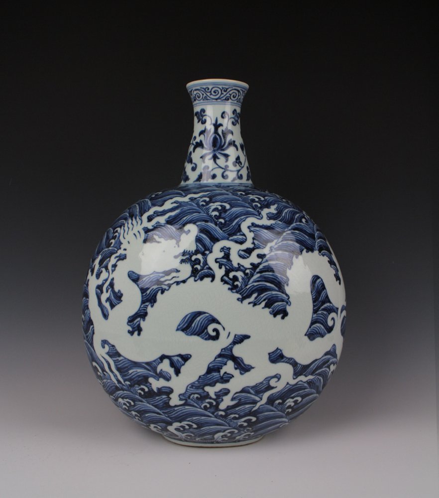 CHINESE PORCELAIN BLUE AND WHITE DRAGON FLATTEN VASE (1 of 4)