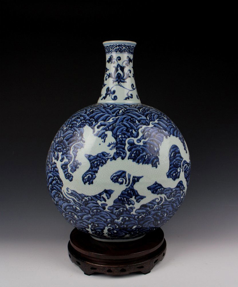CHINESE PORCELAIN BLUE AND WHITE DRAGON MOONFLASK VASE (1 of 5)