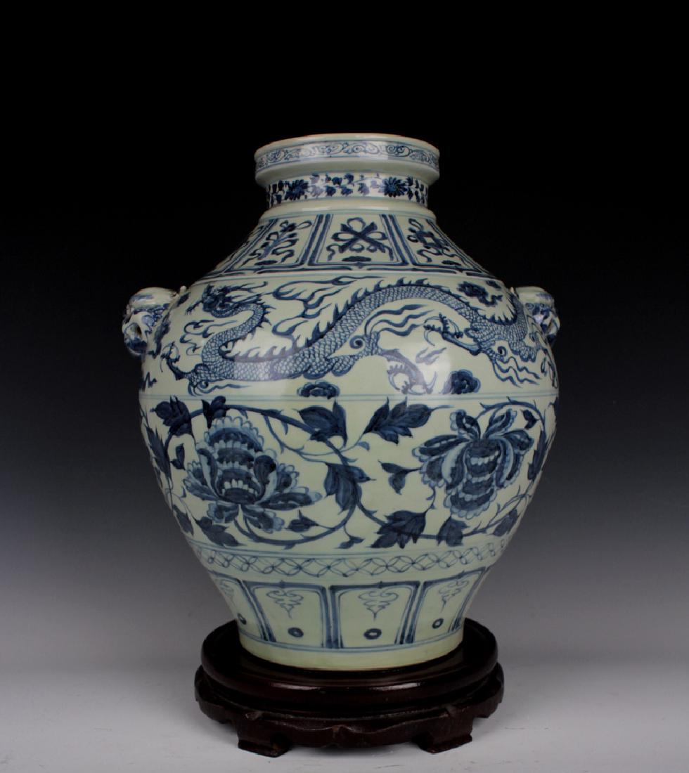 CHINESE PORCELAIN BLUE AND WHITE DRAGON JAR (1 of 5)