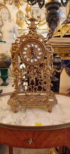 French bronze skeleton clock: French bronze skeleton clock. Dimensions: L 11 x W 4 x H 20 inches (This lot is for clock only, other objects in the photo are NOT included) Condition: good condition, please follow the pictures (for