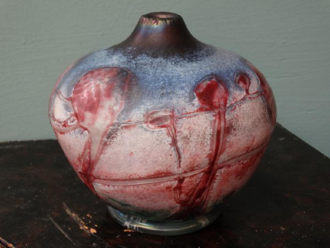 Jean-Claude Novaro Signed Art Glass Vase: Jean-Claude Novaro Signed Art Glass Vase Size : 7" H
