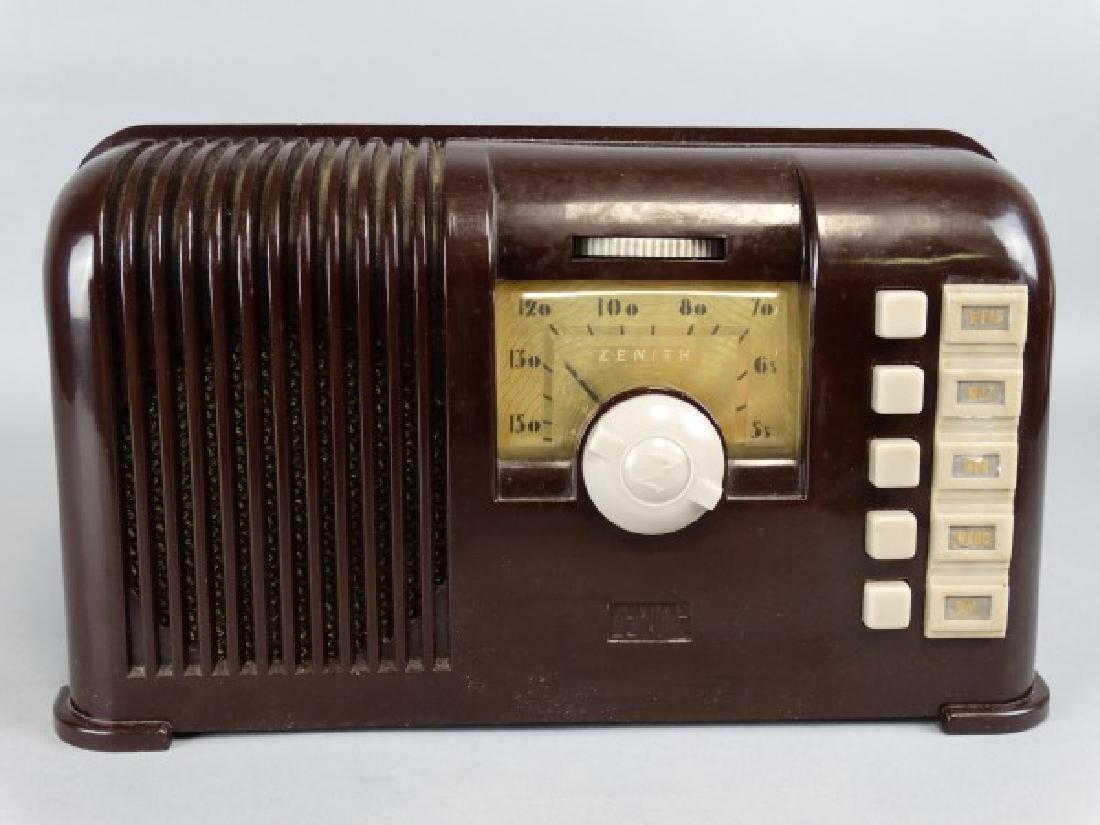 Vintage Zenith Bakelite Tube Radio (1 of 3)