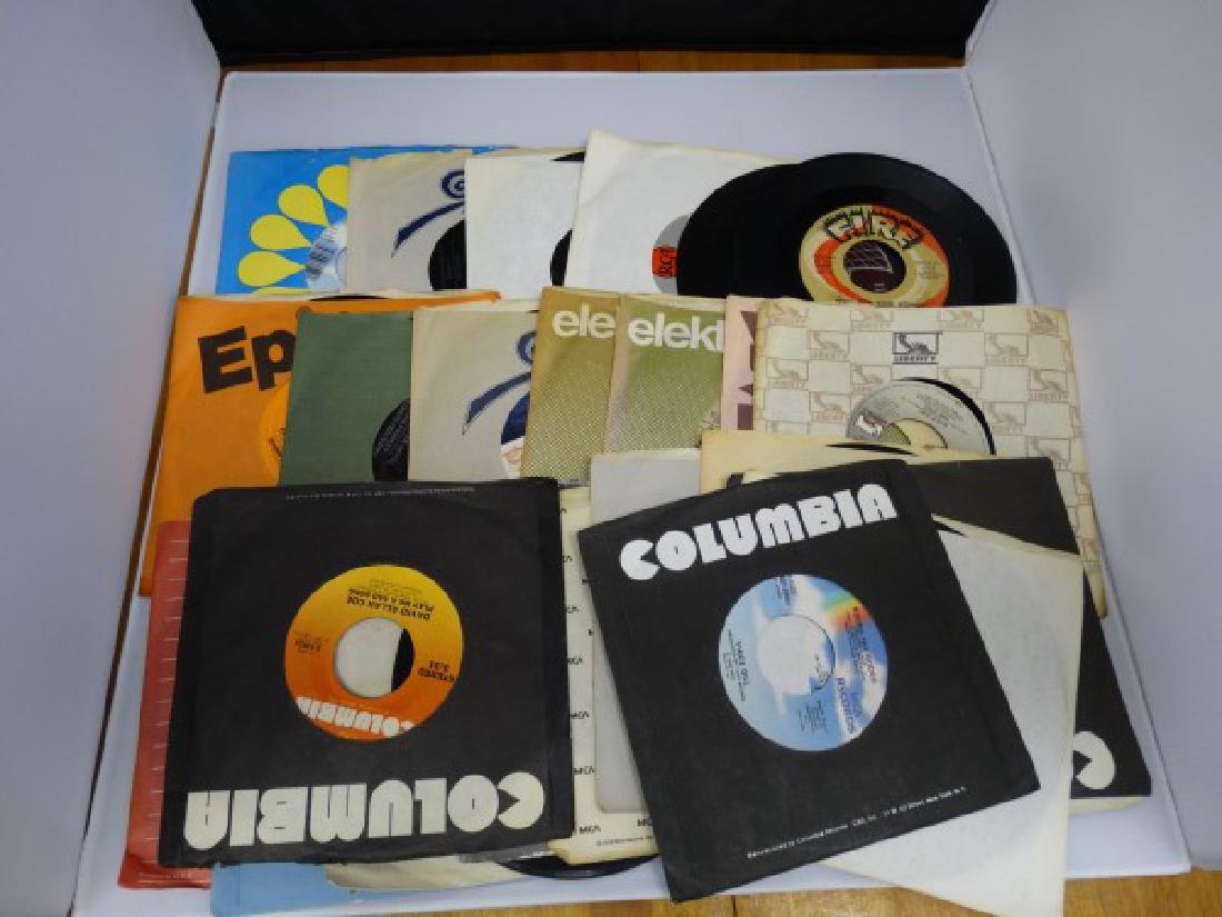 Lot of 25 45RPM Records: Lot of 25 45RPM Records including Alabama, Buster Brown, Elvis Presley, Eddie Rabbit, Kenny Rogers, Vince Gill & more...