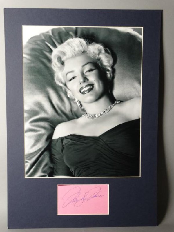 MARILYN MONROE - Matted Autograph & Photo (1 of 3)