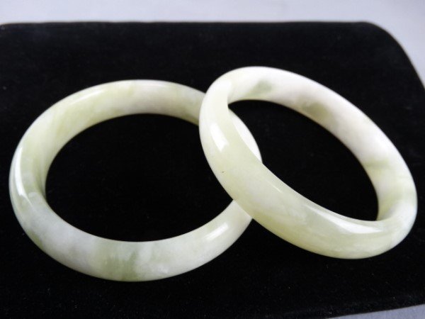 Lot of 2 Jade Bangles (1 of 3)