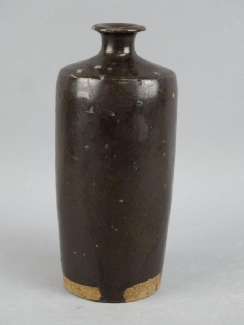 Ming Dynasty Glazed Bottle: Ming Dynasty Glazed Bottle Has previous Repair aroun the neck. Size : 7.75" H