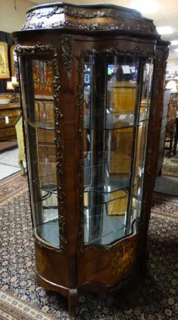 Ornate French Display Case w/ Bronze Ormolu Mounts: Ornate French Display Case w/ Bronze Ormolu Mounts. Has a beautiful curved glass form with matching glass shelves to the interior. Size : 64" H x 35" W x 17.5" D