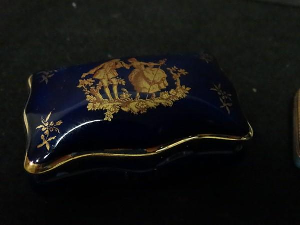 Limoge Porcelain Box: Limoge Porcelain Boxe Size : 2 3/4" x 1 3/4"