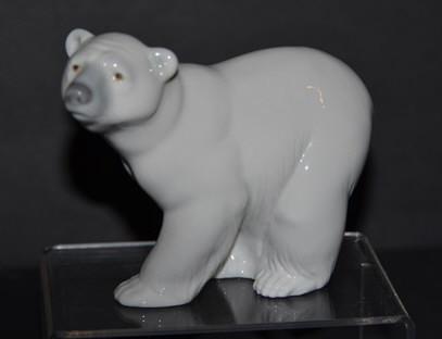 Lladro Polar Bear: 3 3/4" H 5" L 2 1/2" W