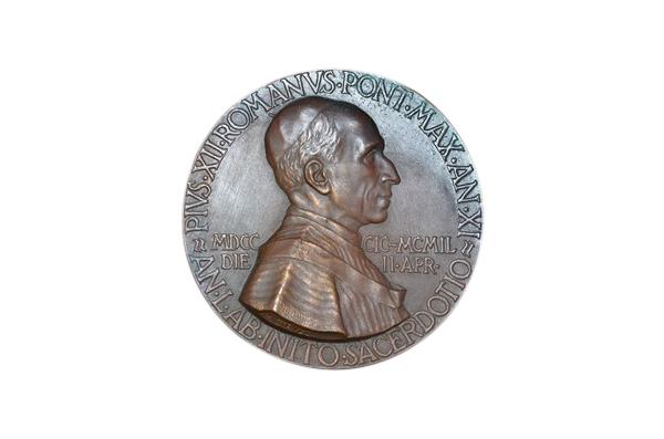 Roman Pope Pontus Maximus Medal: SIZE: 2 3/8" Dia. PROVENANCE: Property from the private estate collection of a Peruvian gentleman; Houston, Texas.