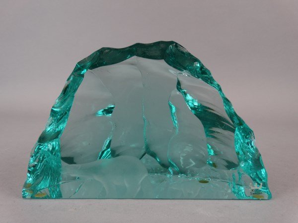 Kosta Glass Iceberg - Polar Bears - V. LINDSTRAND: Size : 5" T x 8" W