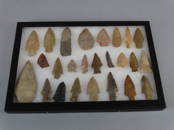 Collection of 25 Indian Arrowheads in Box (1 of 5)