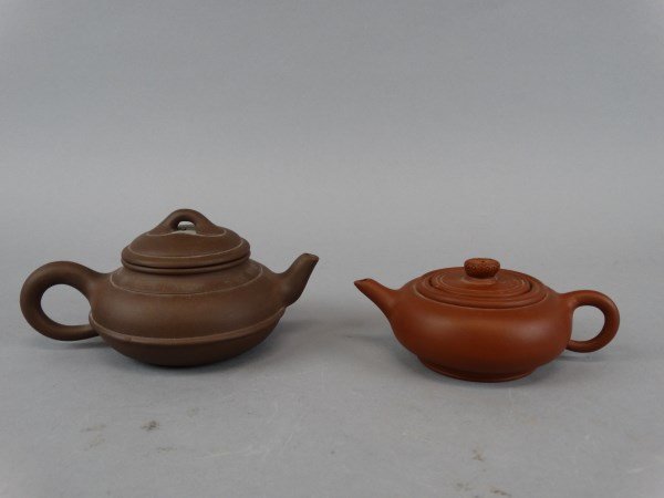 Lot of 2 Yixing Teapots (1 of 5)